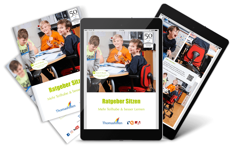 Mockup Ratgeber Sitzen - Mehr Teilhabe & besser Lernen, gezeigt als Broschüre und auf Tablet, Marke Thomashilfen.